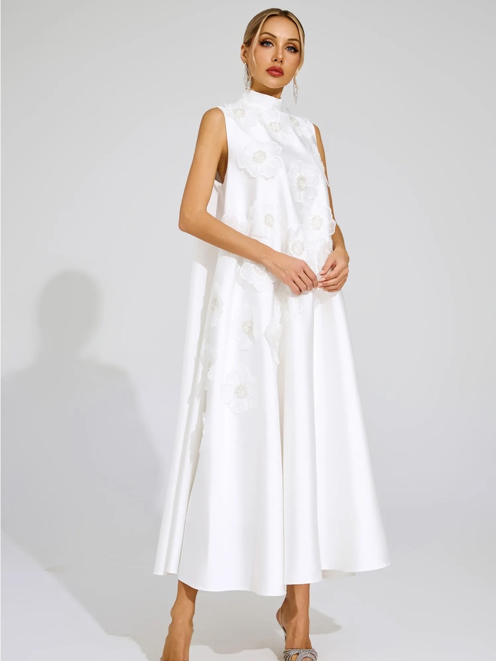 Elegant White Floral Applique High-Neck Maxi Dress - Picture 5 of 7